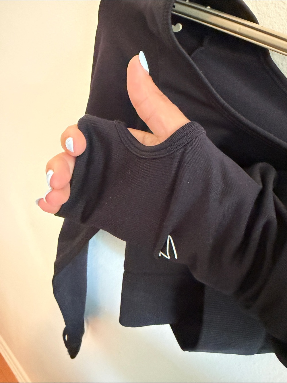 Long Sleeve Black Cropped Workout Top - Picture 4 of 4